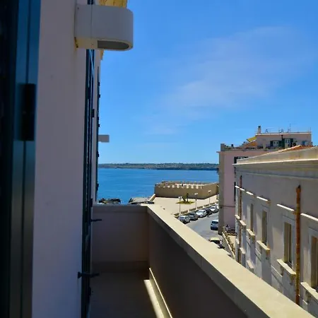 Livingston 4*