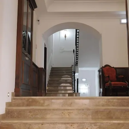 Livingston Hotel 4*